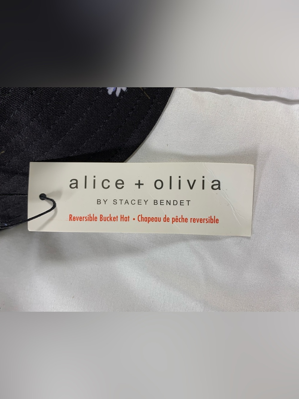 New with tags ALICE & OLIVIA reversible bucket hat - Picture 2 of 5